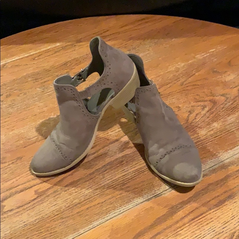 Cute Low-Cut Booties In Taupe